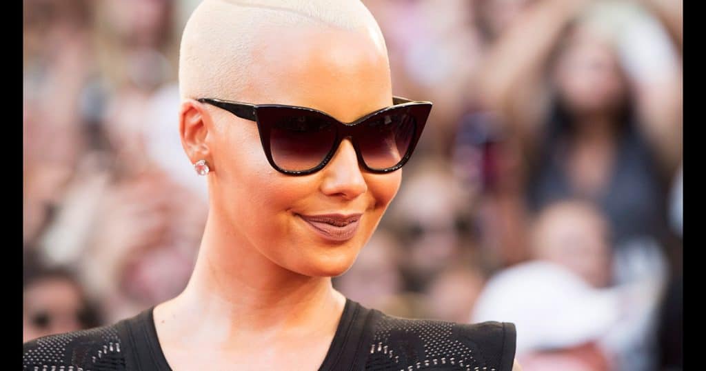 que significa raparse la cabeza de un lado mujer